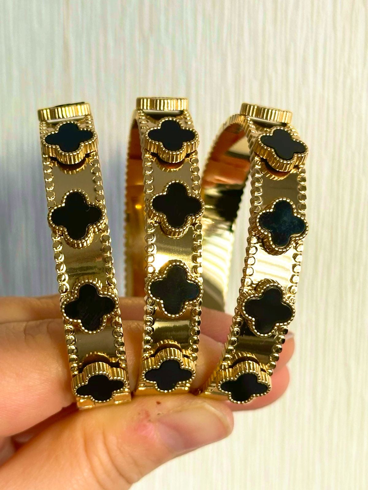 Black vanclief bangle