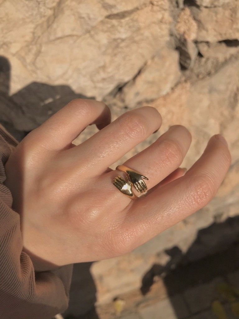 Hug ring