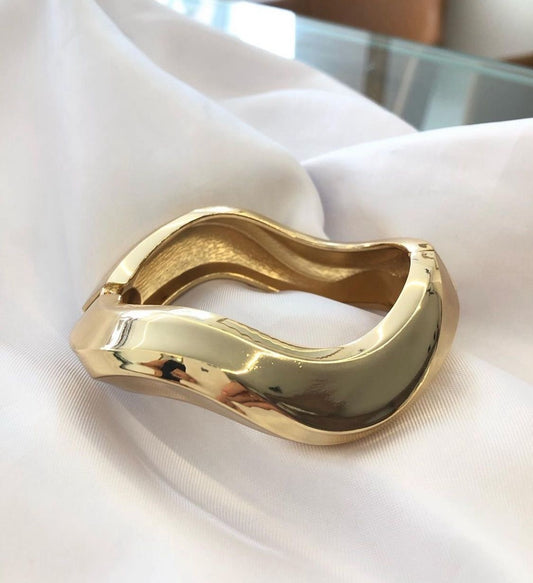 Wave bangle